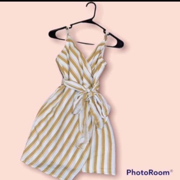 ESSUE Yellow Dress W/ Tie Up Adjustable Straps Zipper - Picture 2 of 4